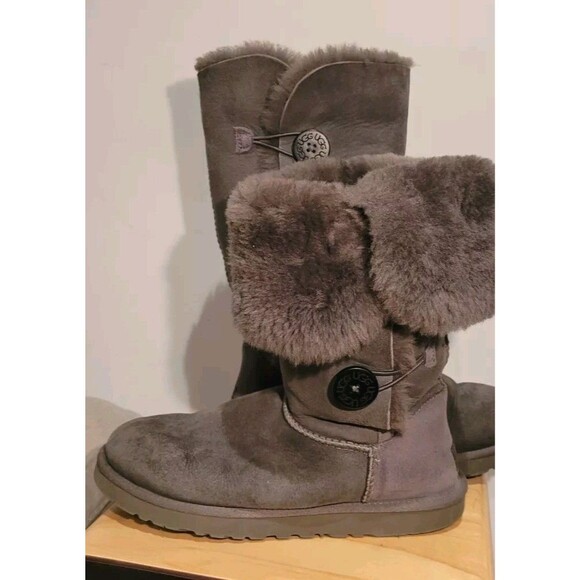 UGG Bailey Triplet Button Women Sheepskin Shearling Sherpa Boots Grey Women sz 9 - Picture 8 of 11